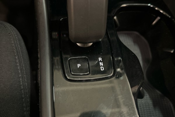 Esittelykuva VOLVO XC40 täyssähköautosta.