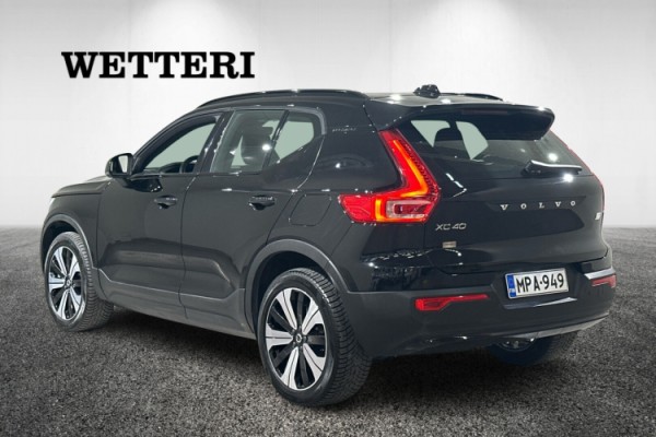 Esittelykuva VOLVO XC40 täyssähköautosta.