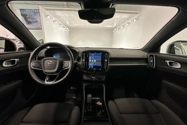 Esittelykuva VOLVO C40 täyssähköautosta.