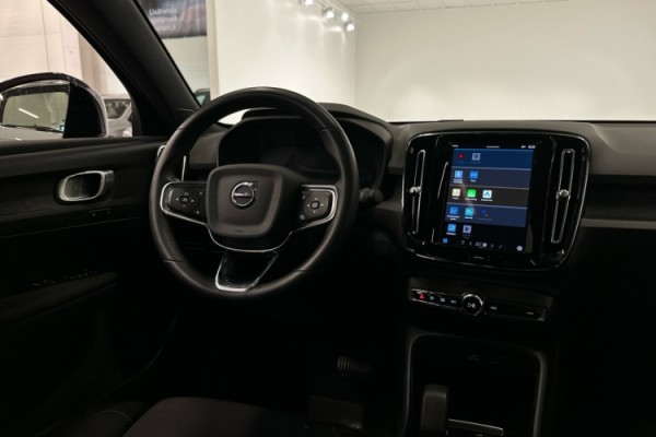 Esittelykuva VOLVO C40 täyssähköautosta.