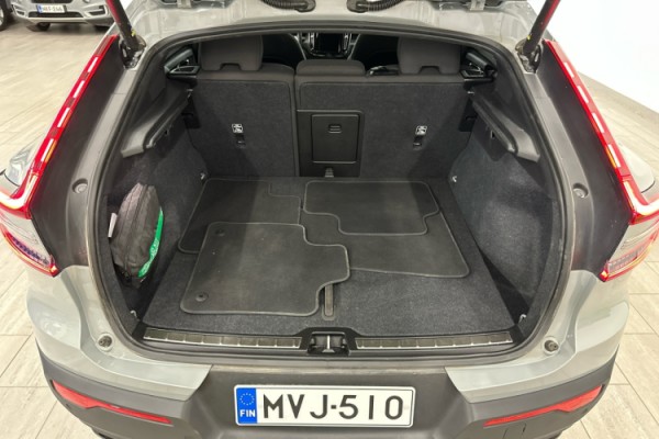 Esittelykuva VOLVO C40 täyssähköautosta.