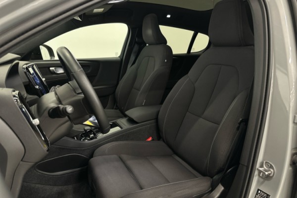 Esittelykuva VOLVO C40 täyssähköautosta.
