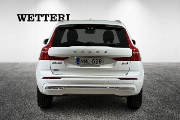 Esittelykuva VOLVO XC60 kevythybridiautosta.