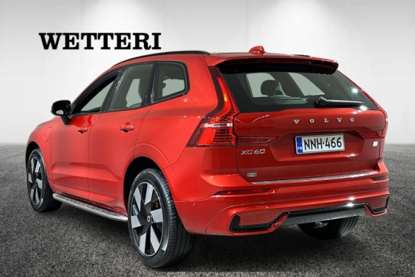 Esittelykuva VOLVO XC60 lataushybridiautosta.