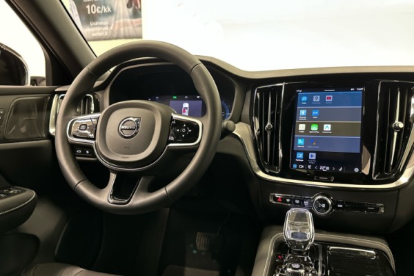 Esittelykuva VOLVO S60 lataushybridiautosta.