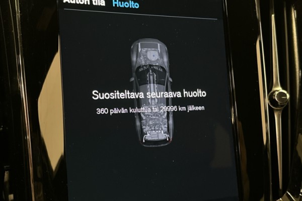 Esittelykuva VOLVO V60 lataushybridiautosta.