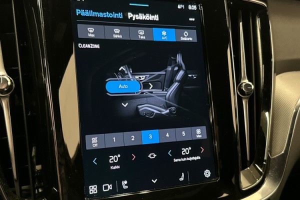 Esittelykuva VOLVO V60 lataushybridiautosta.