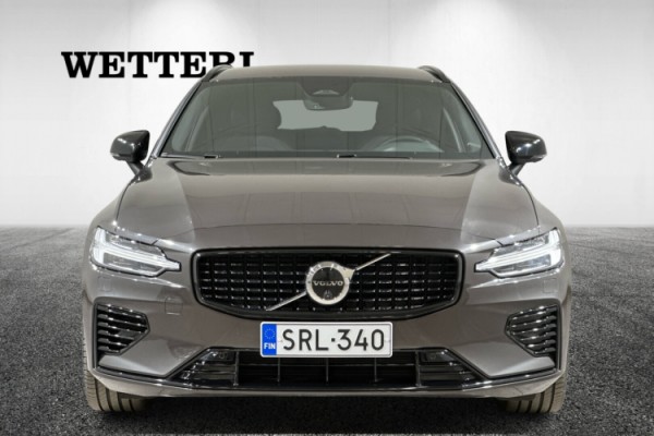 Esittelykuva VOLVO V60 lataushybridiautosta.