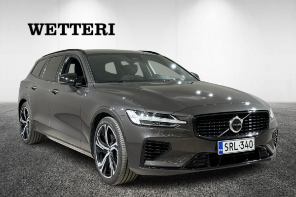 Esittelykuva VOLVO V60 lataushybridiautosta.