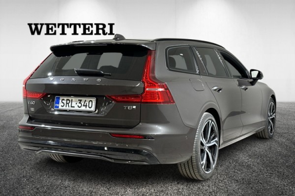 Esittelykuva VOLVO V60 lataushybridiautosta.
