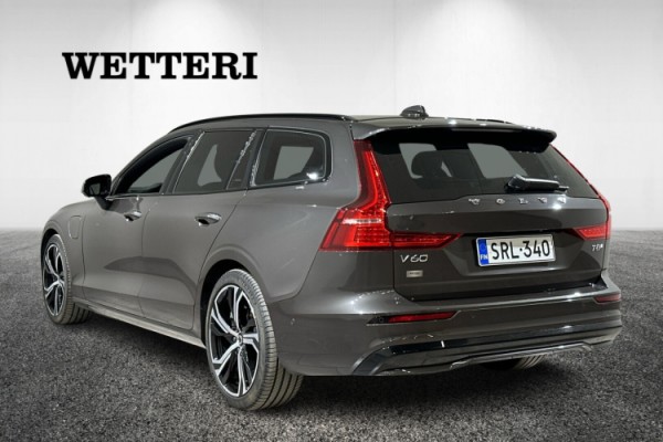 Esittelykuva VOLVO V60 lataushybridiautosta.