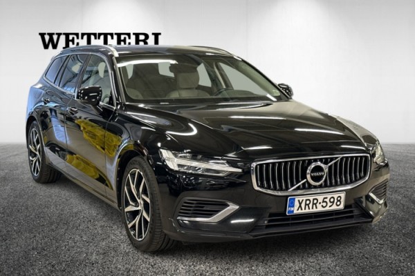 Esittelykuva VOLVO V60 lataushybridiautosta.