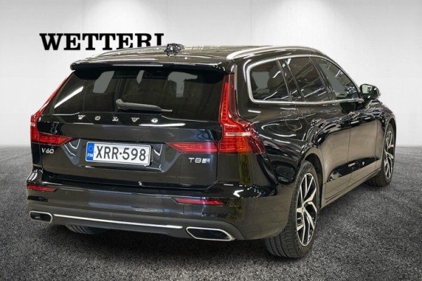 Esittelykuva VOLVO V60 lataushybridiautosta.