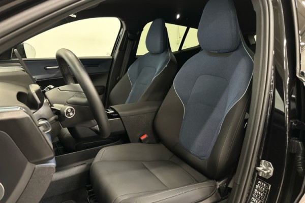Esittelykuva VOLVO EX30 täyssähköautosta.