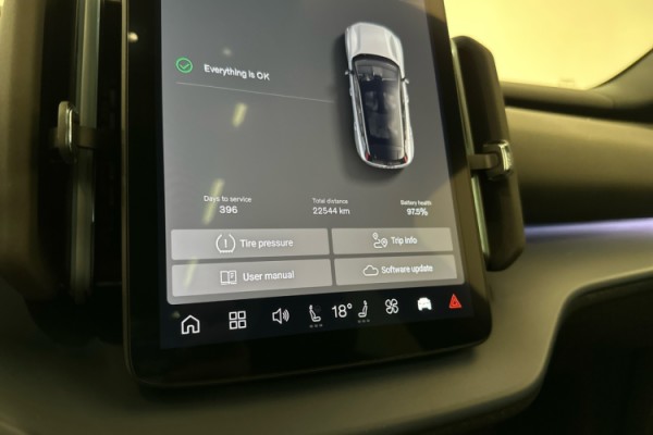 Esittelykuva VOLVO EX30 täyssähköautosta.