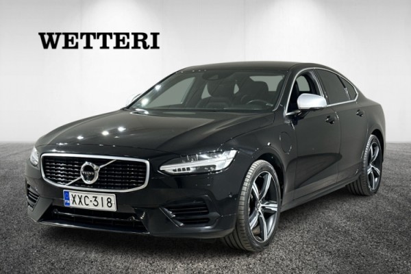 Esittelykuva VOLVO S90 lataushybridiautosta.