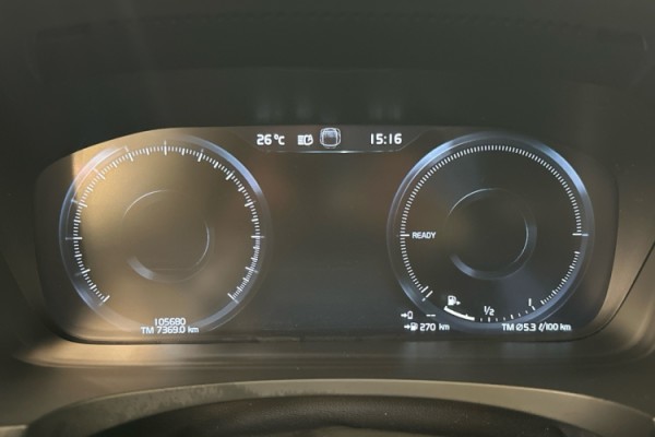 Esittelykuva VOLVO S90 lataushybridiautosta.