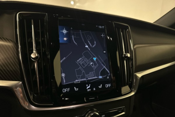 Esittelykuva VOLVO S90 lataushybridiautosta.
