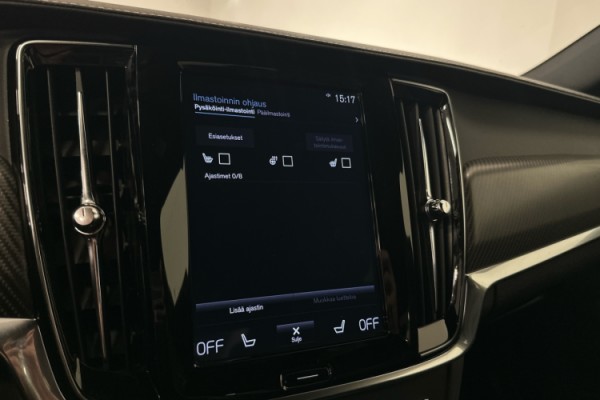 Esittelykuva VOLVO S90 lataushybridiautosta.