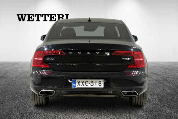 Esittelykuva VOLVO S90 lataushybridiautosta.