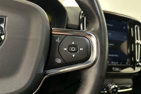 Esittelykuva VOLVO C40 täyssähköautosta.