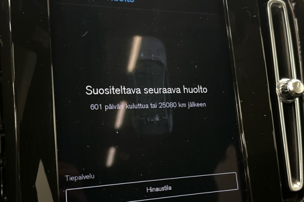 Esittelykuva VOLVO C40 täyssähköautosta.