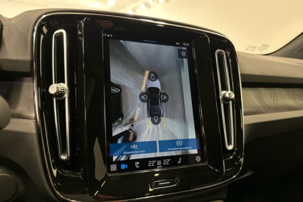 Esittelykuva VOLVO C40 täyssähköautosta.