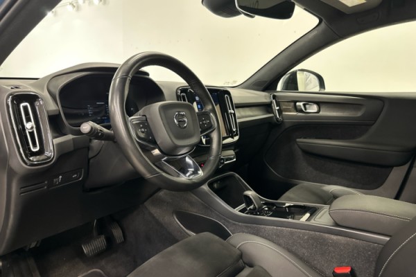 Esittelykuva VOLVO C40 täyssähköautosta.