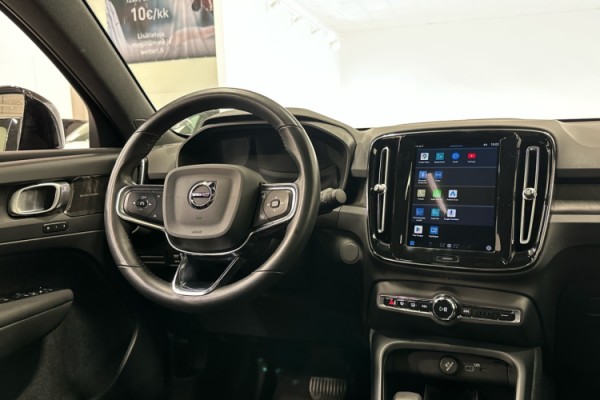Esittelykuva VOLVO C40 täyssähköautosta.