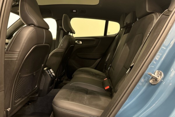 Esittelykuva VOLVO C40 täyssähköautosta.