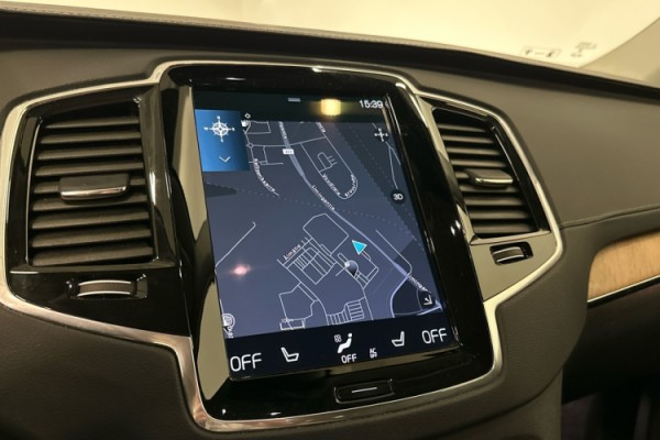 Esittelykuva VOLVO XC90 lataushybridiautosta.