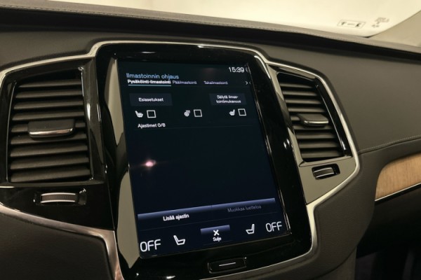 Esittelykuva VOLVO XC90 lataushybridiautosta.