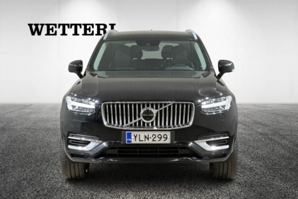 Esittelykuva VOLVO XC90 lataushybridiautosta.