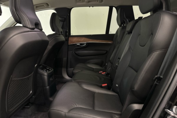 Esittelykuva VOLVO XC90 lataushybridiautosta.