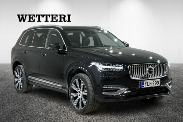 Esittelykuva VOLVO XC90 lataushybridiautosta.