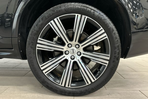 Esittelykuva VOLVO XC90 lataushybridiautosta.