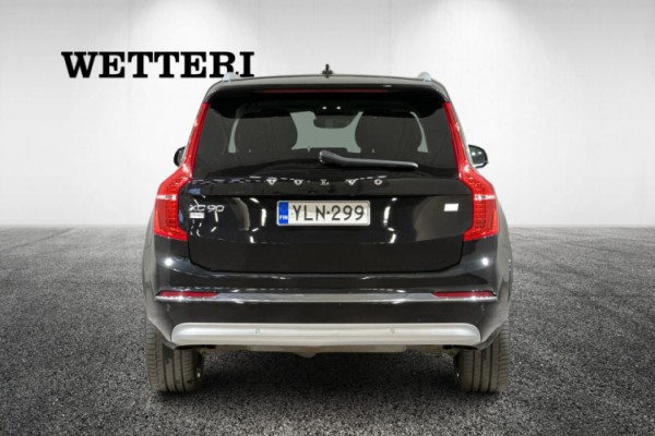 Esittelykuva VOLVO XC90 lataushybridiautosta.