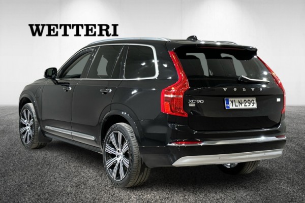 Esittelykuva VOLVO XC90 lataushybridiautosta.
