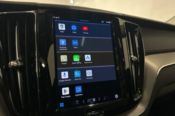 Esittelykuva VOLVO XC60 lataushybridiautosta.