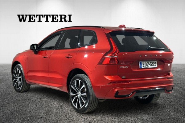 Esittelykuva VOLVO XC60 lataushybridiautosta.