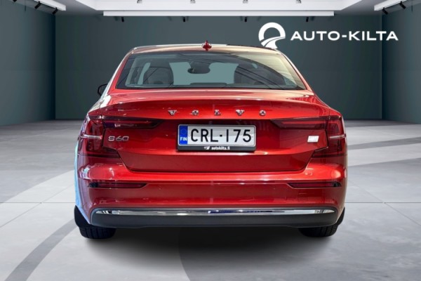 Esittelykuva Volvo S60 lataushybridiautosta.