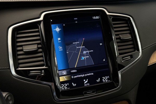 Esittelykuva Volvo XC90 kevythybridiautosta.