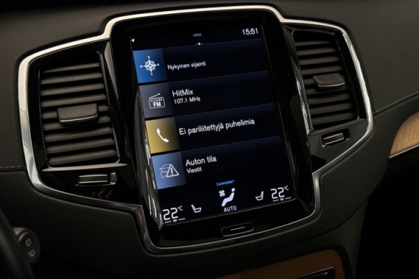 Esittelykuva Volvo XC90 kevythybridiautosta.