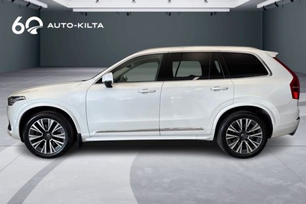 Esittelykuva Volvo XC90 kevythybridiautosta.