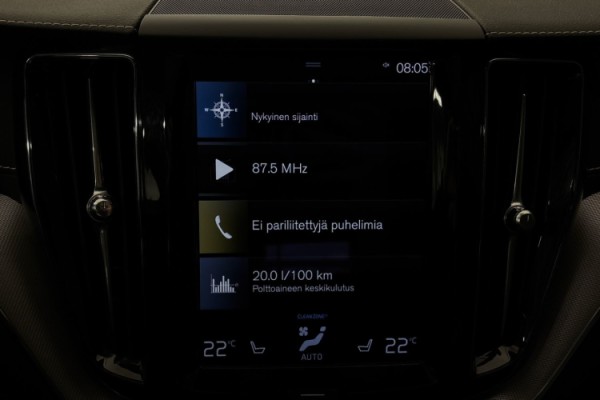 Esittelykuva Volvo XC60 lataushybridiautosta.