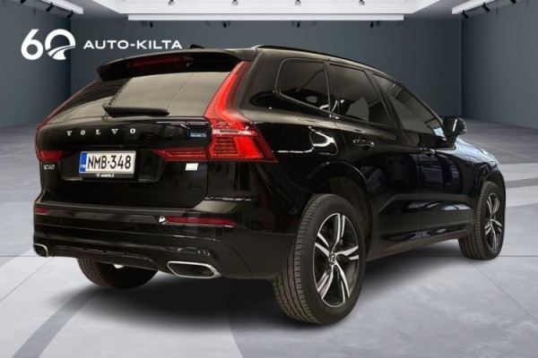 Esittelykuva Volvo XC60 lataushybridiautosta.