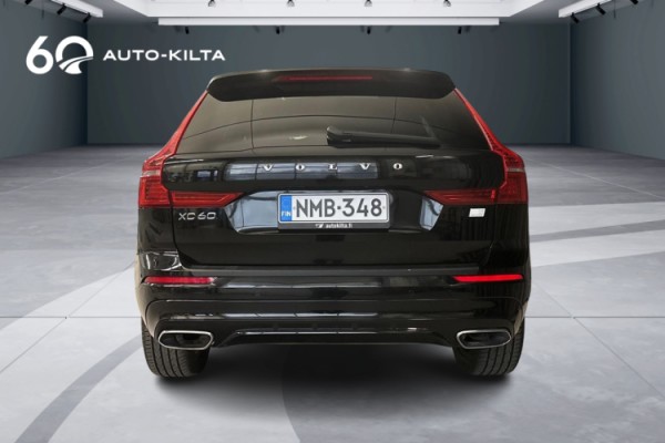 Esittelykuva Volvo XC60 lataushybridiautosta.