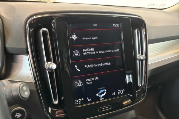 Esittelykuva VOLVO XC40 lataushybridiautosta.