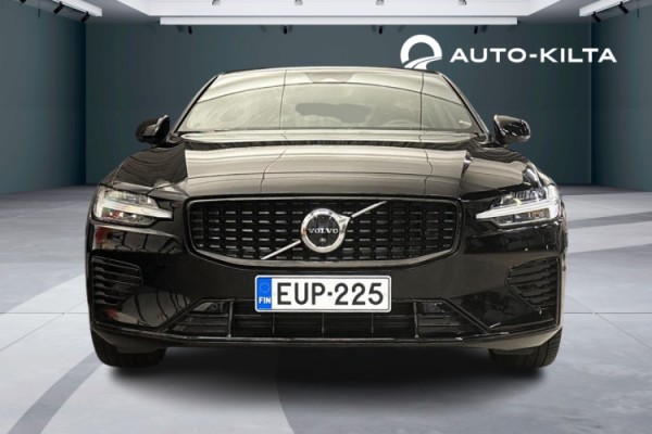 Esittelykuva Volvo S60 lataushybridiautosta.