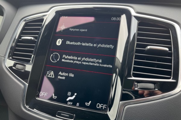 Esittelykuva VOLVO XC90 lataushybridiautosta.